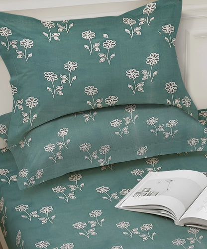 Teal Daisy Charm Flat Bedsheet With Pillow Covers