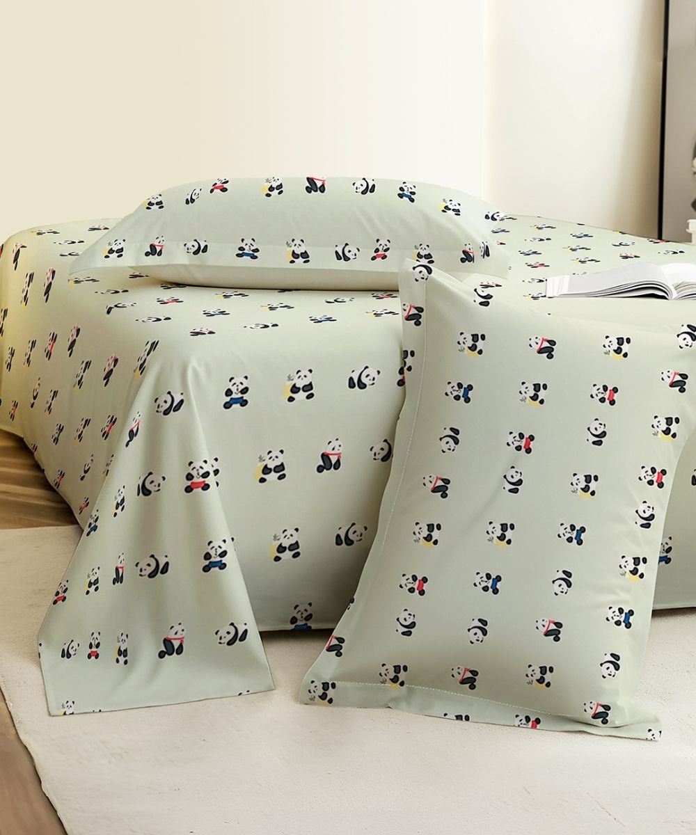 Cute Panda Print Kids Bedsheet With Pillow Covers
