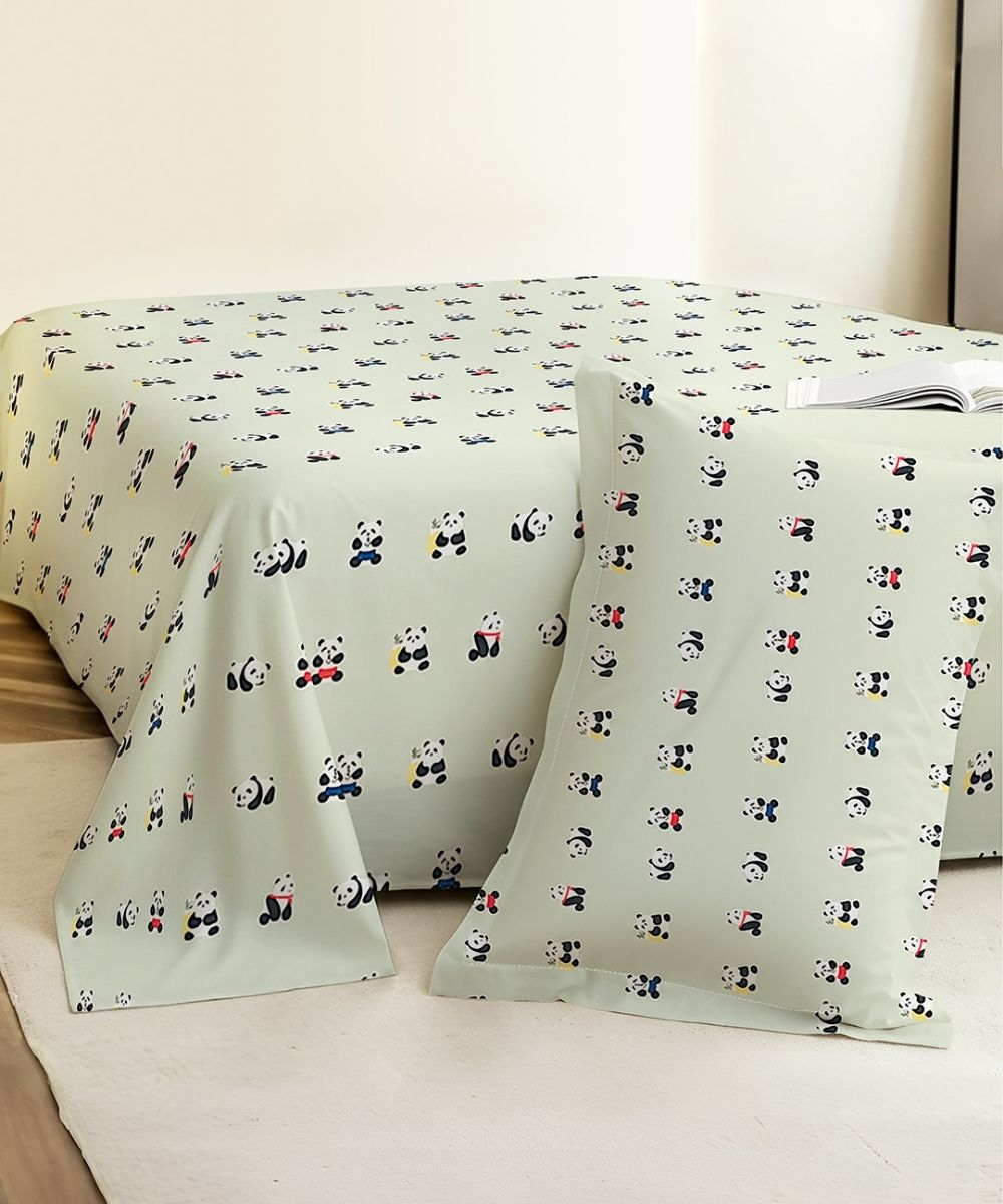 Cute Panda Print Kids Bedsheet With Pillow Covers