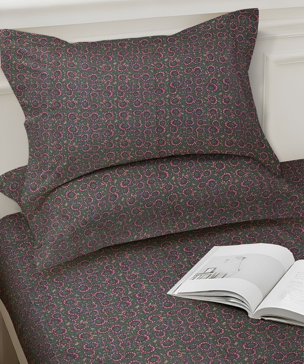 Dark Olive Paisley Elegance  – 130 GSM Cotton Fitted Bedsheet With Pillow Cover