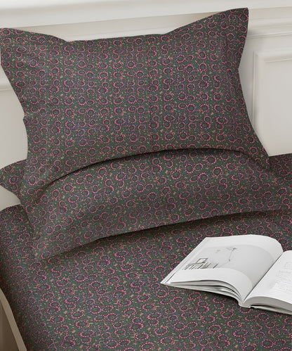 Dark Olive Paisley Elegance  – 130 GSM Cotton Fitted Bedsheet With Pillow Cover