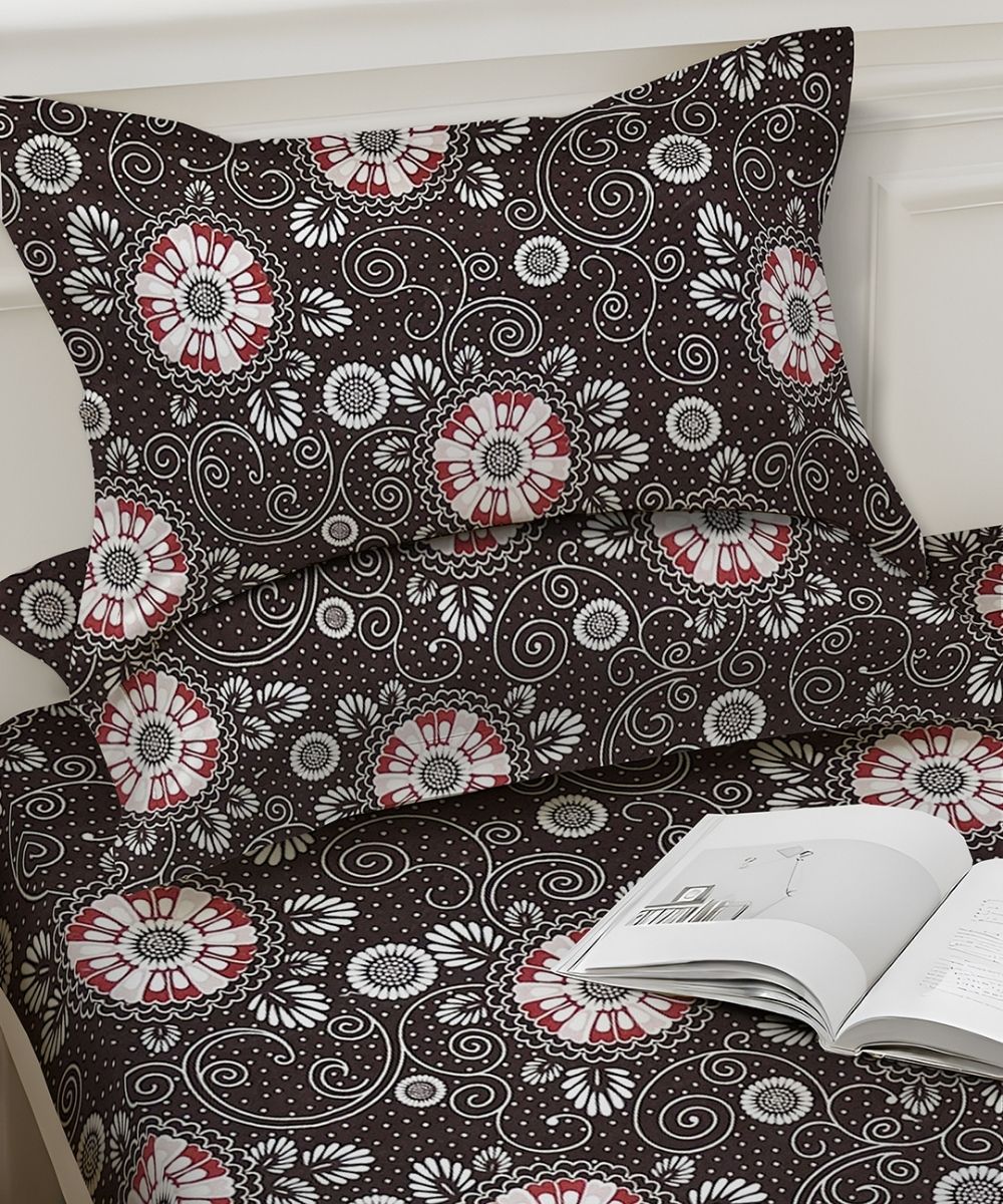 Midnight Floral Swirl – 130 GSM Cotton Fitted Bedsheet With Pillow Cover