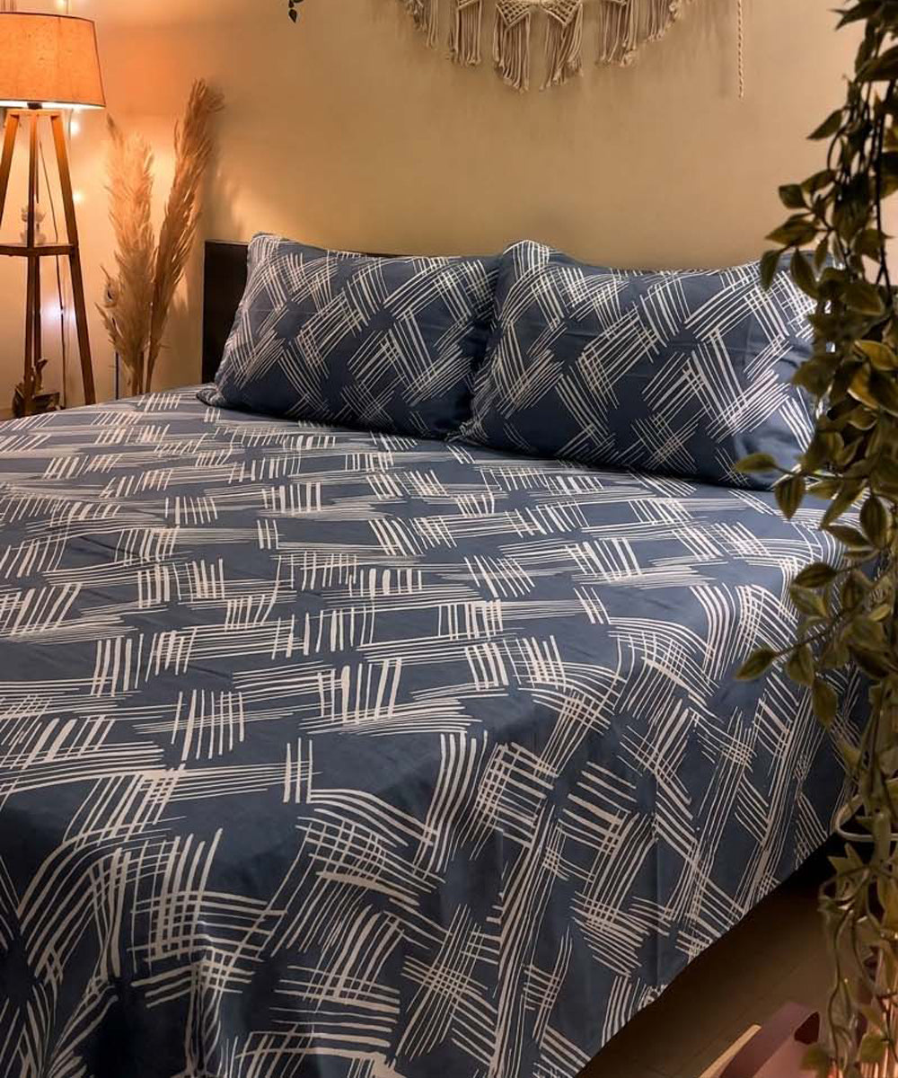 Lines Flat Double Bedsheet With 2 Pillow Cover