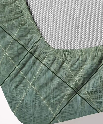 Lines King Size Bedsheet With 2 Pillow Cover