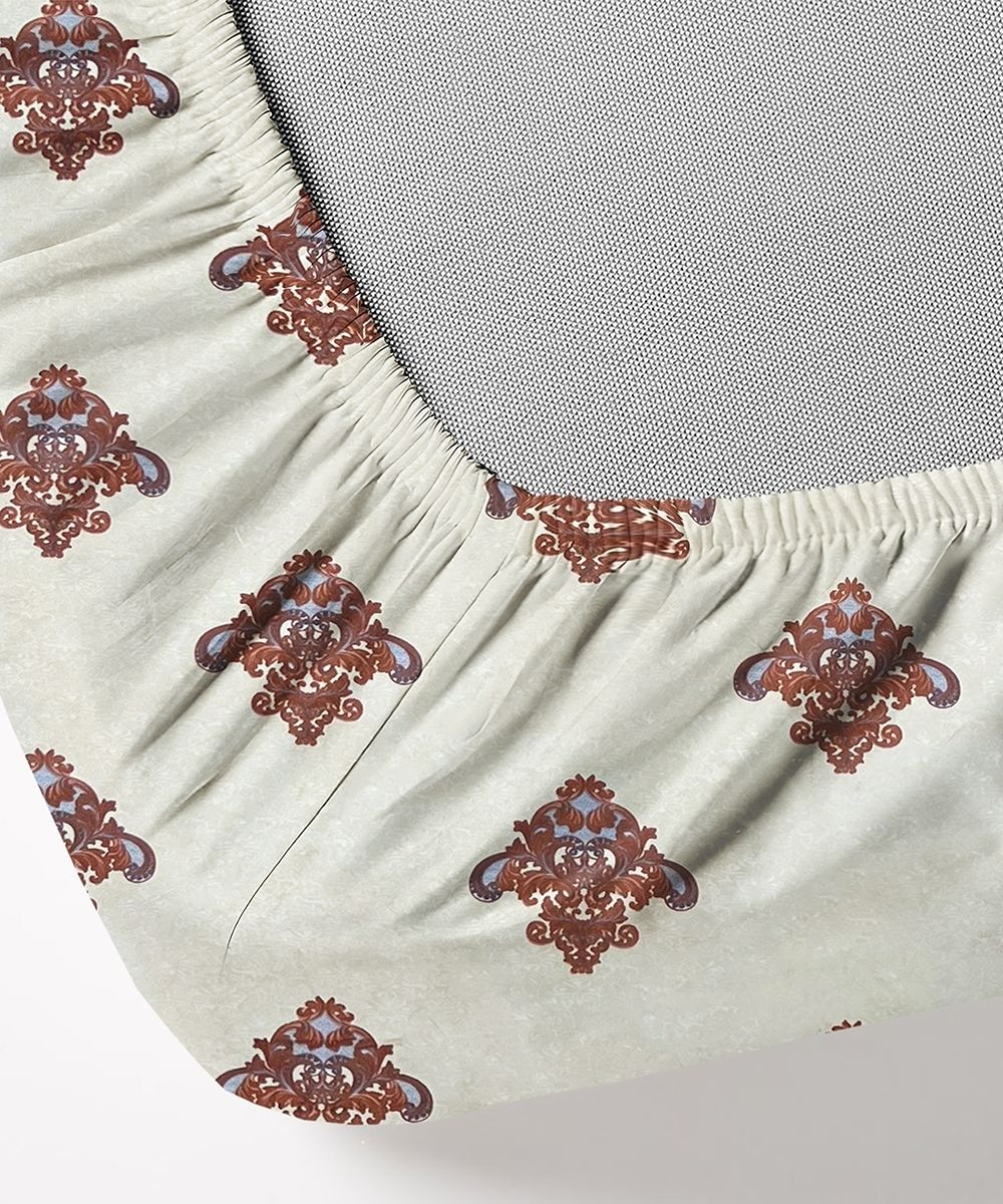 Ivory Royal Charm Bedsheet With Pillow Covers