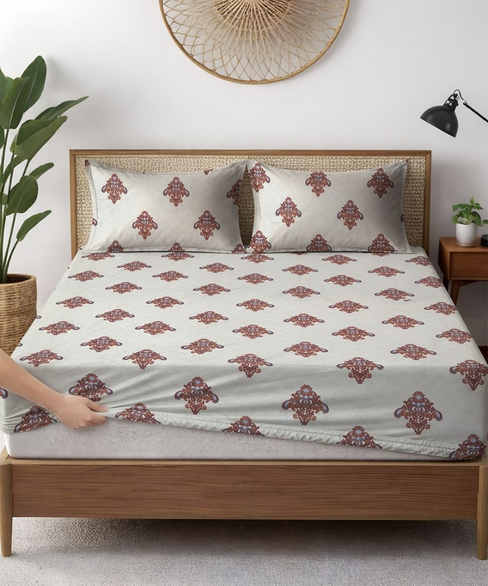 Ivory Royal Charm Bedsheet With Pillow Covers