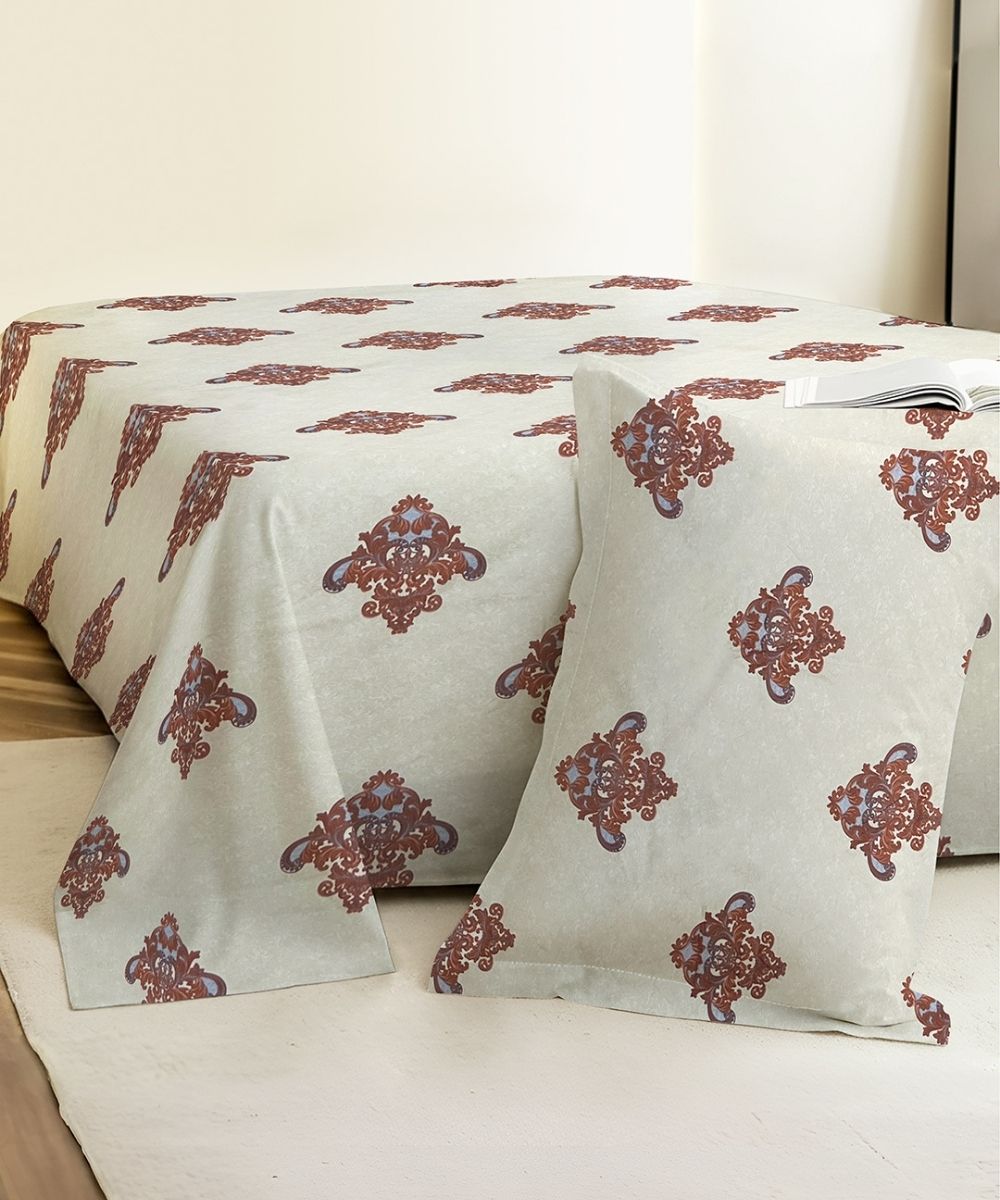 Ivory Royal Charm Bedsheet With Pillow Covers