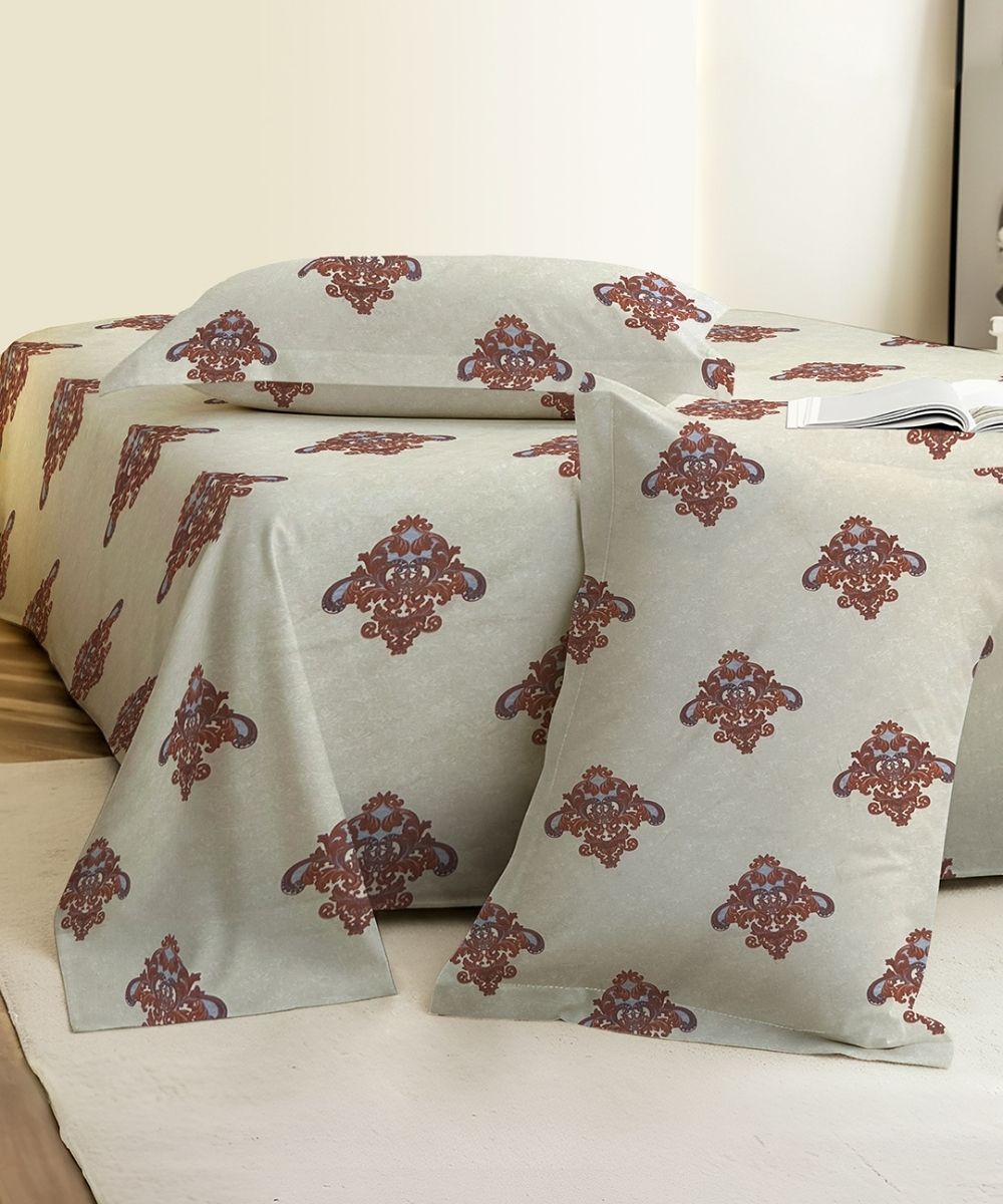 Ivory Royal Charm Bedsheet With Pillow Covers
