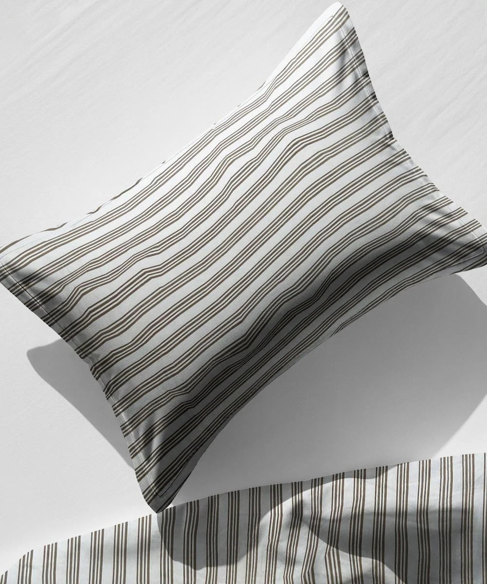 Nordic lines King Size Bedsheet With 2 Pillow Cover