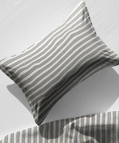 Nordic lines King Size Bedsheet With 2 Pillow Cover