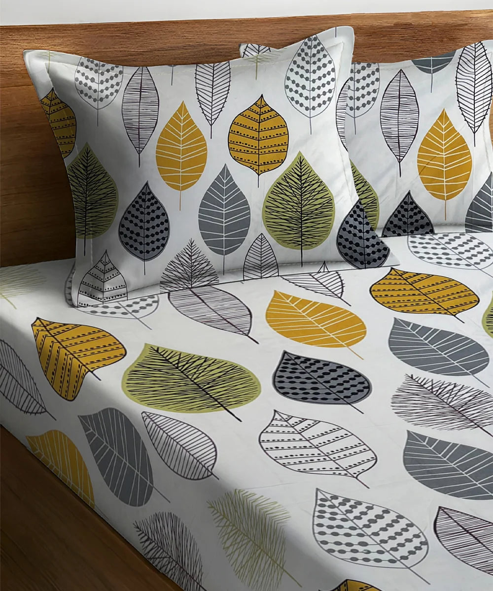 Falling Hues Super King Fitted Bedsheet With 2 Pillow Covers