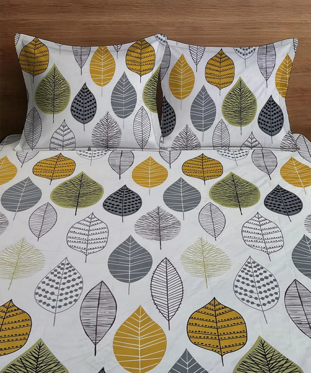 Falling Hues Super King Fitted Bedsheet With 2 Pillow Covers