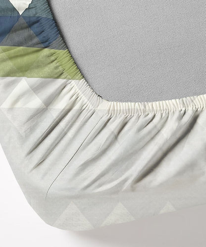Shades of Multicolour Bedsheet With Pillow Covers