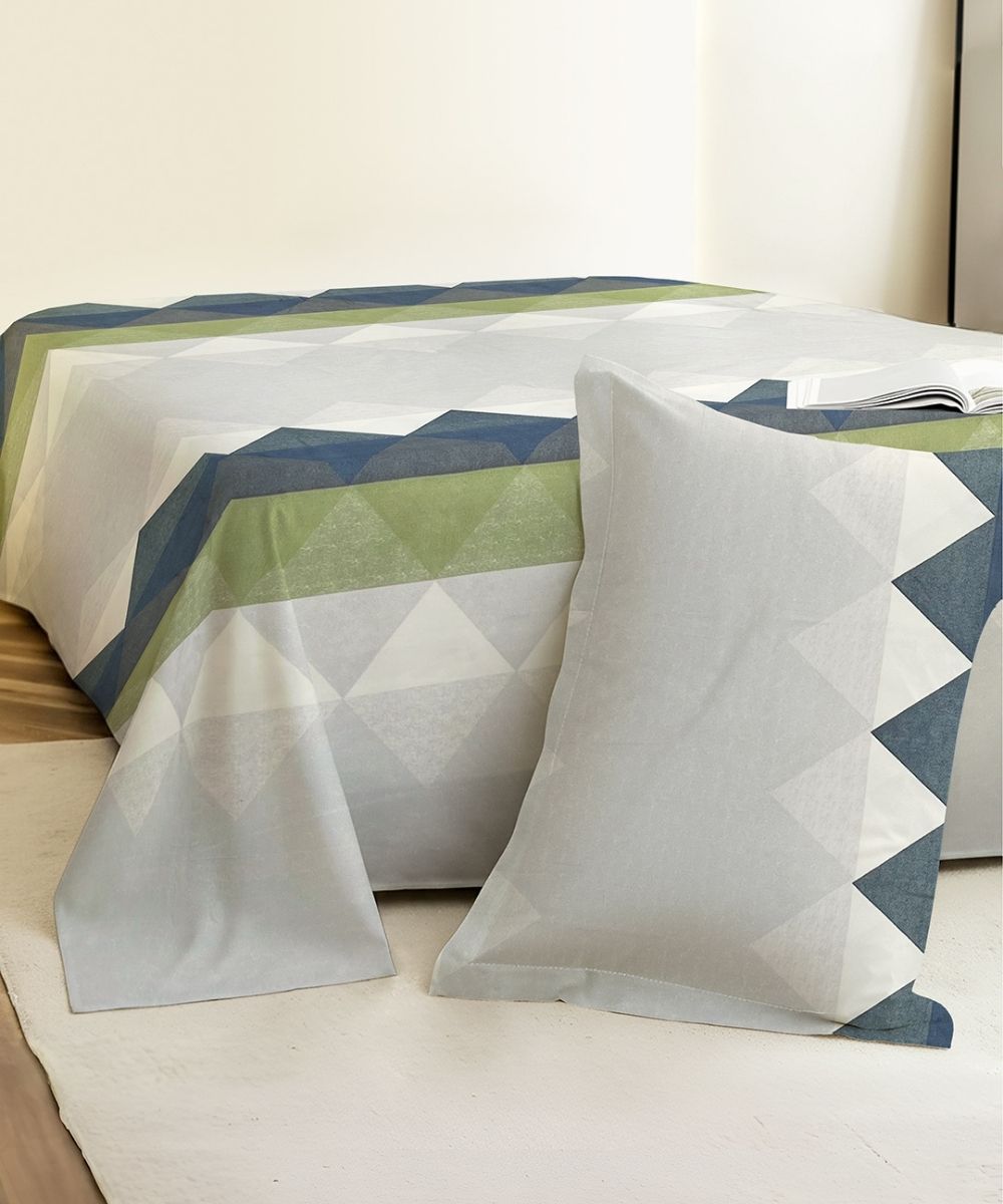 Shades of Multicolour Bedsheet With Pillow Covers