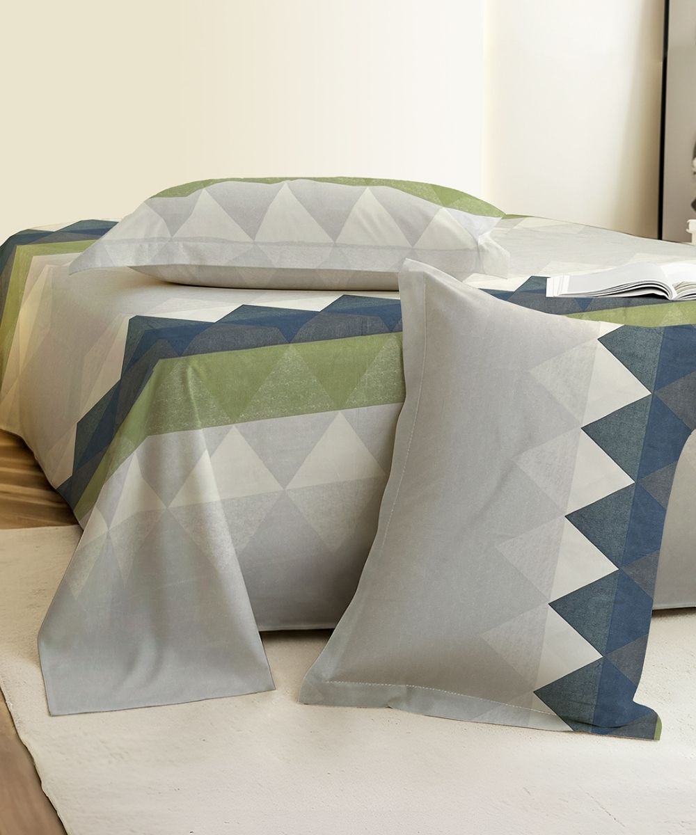 Shades of Multicolour Bedsheet With Pillow Covers