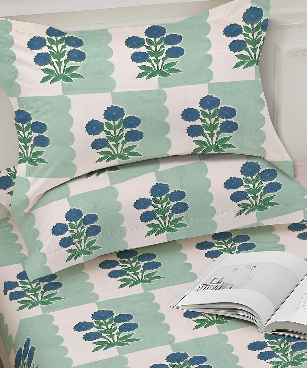 Bluebell MeadowKing Size Bedsheet With 2 Pillow Cover
