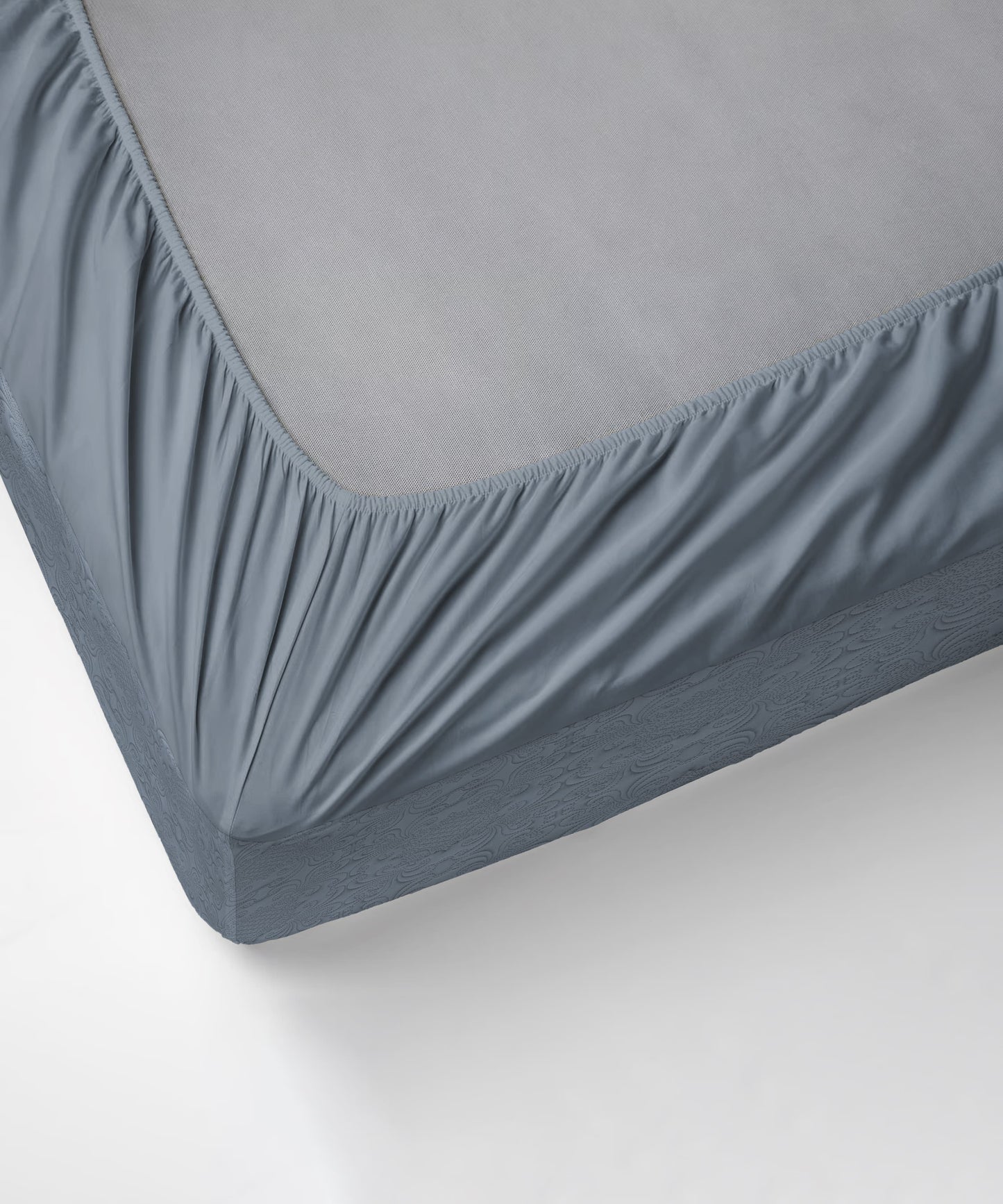 ultrasonic punched pattern mattress protector 