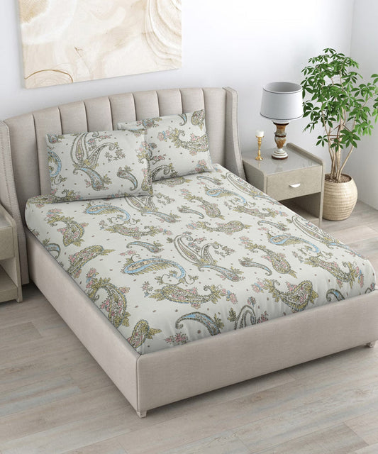 Pretty White Floral King Size Bedsheet With 2 Pillow Covers