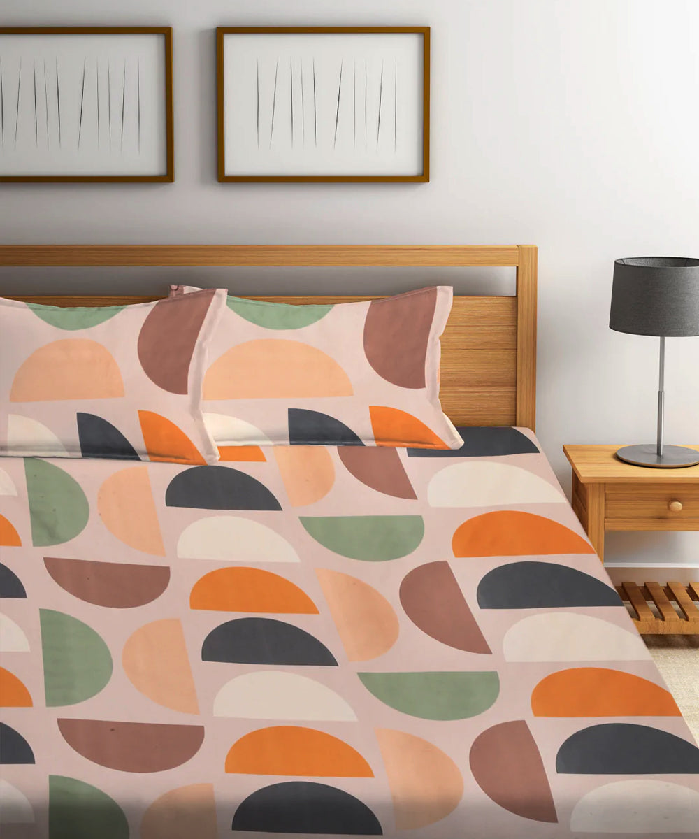 Multi Color Double Bedsheet With 2 Pillow Covers