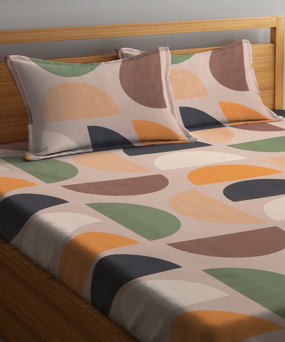 Multi Color Double Bedsheet With 2 Pillow Covers