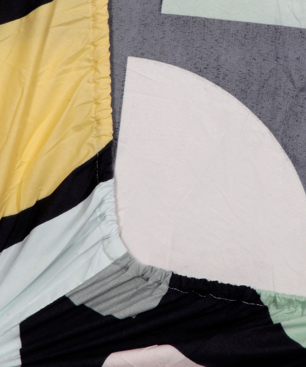 Geometrical Double Bedsheet With 2 Pillow Covers